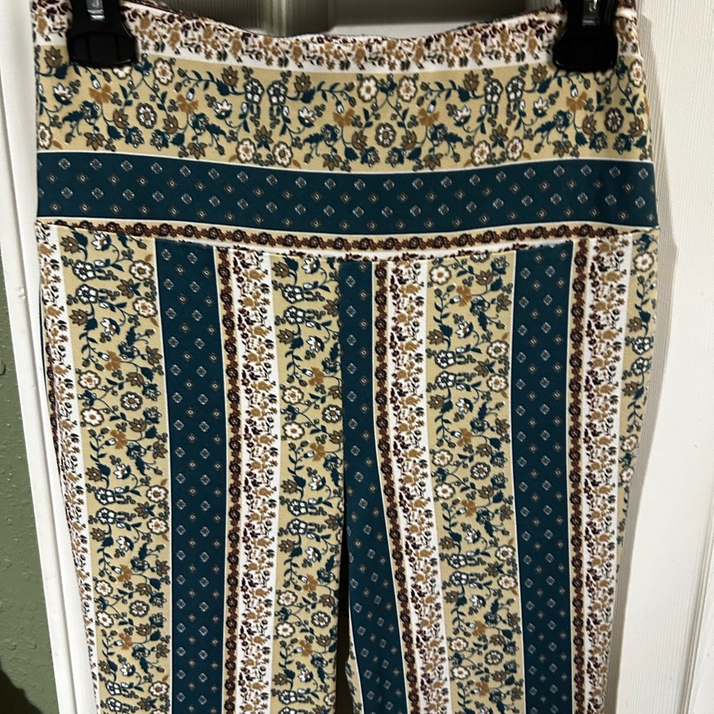 Shosho Multicolor Patterned Leggings - Picture 2 of 5
